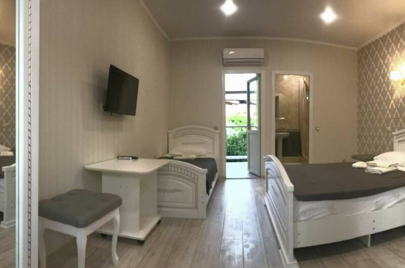 Улучшенный 4-местный с личным балконом