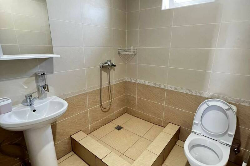 Двух комнатный -семейный с кухней, с балконом