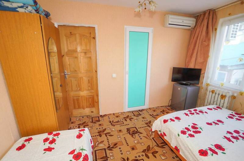 3-х местный номер с удобствами № 7 или № 8