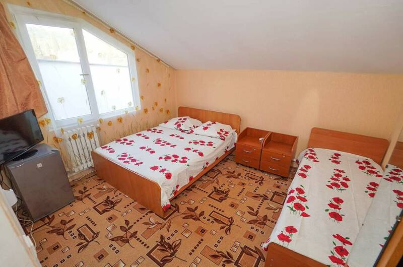 3-х местный номер с удобствами № 7 или № 8