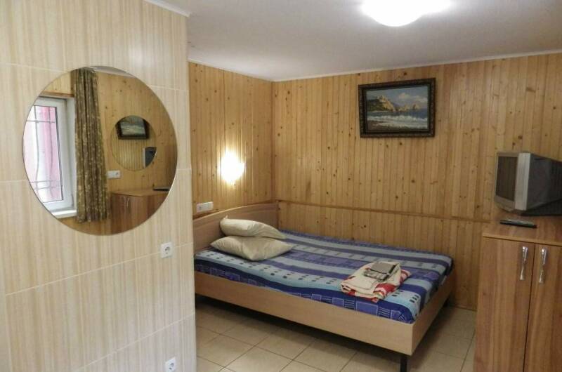 Четырехместный номер с доп. местом (№ 1А)