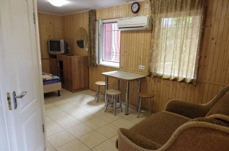 Четырехместный номер с доп. местом (№ 1А)