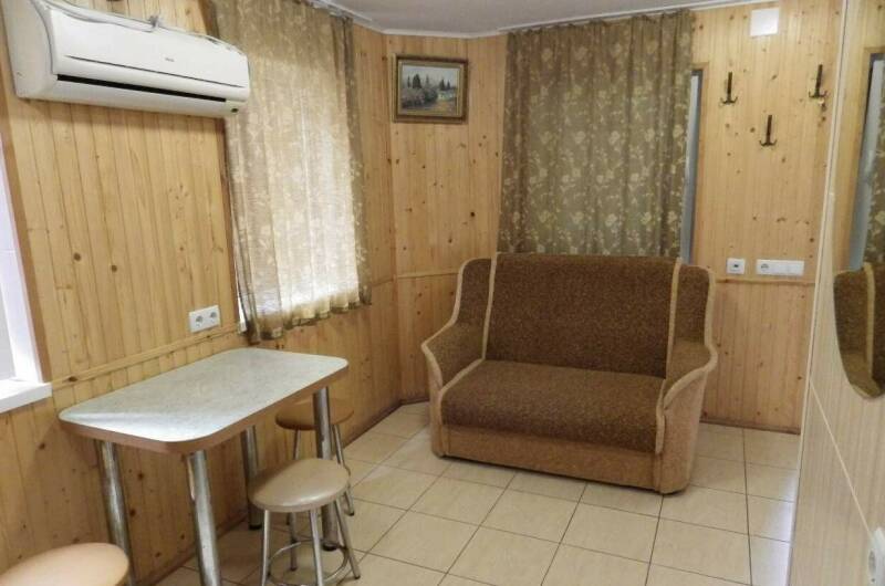 Четырехместный номер с доп. местом (№ 1А)