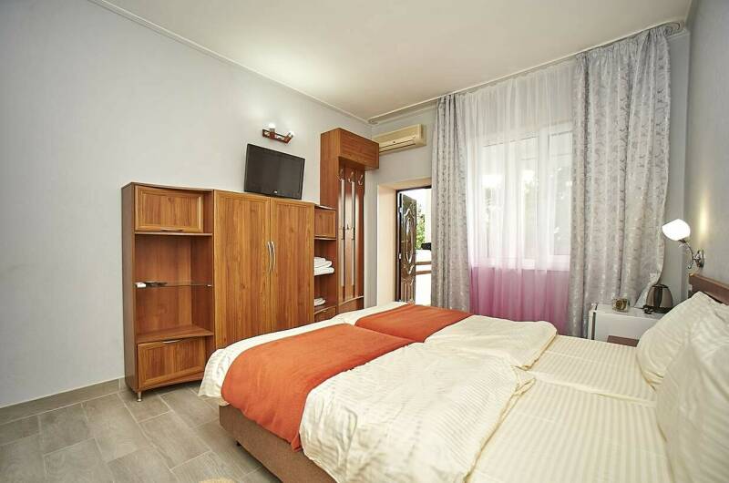 №-2 Эконом, с видом на море