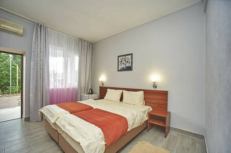 №-2 Эконом, с видом на море