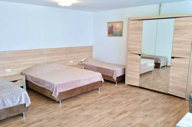 4-х местный с удобствами и балконом