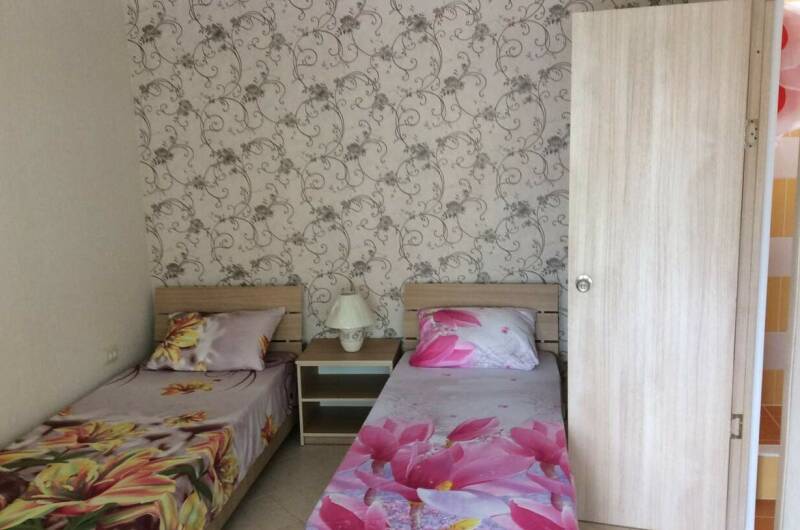 Трехместный