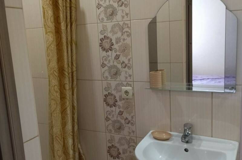 Комфорт с витражным окном