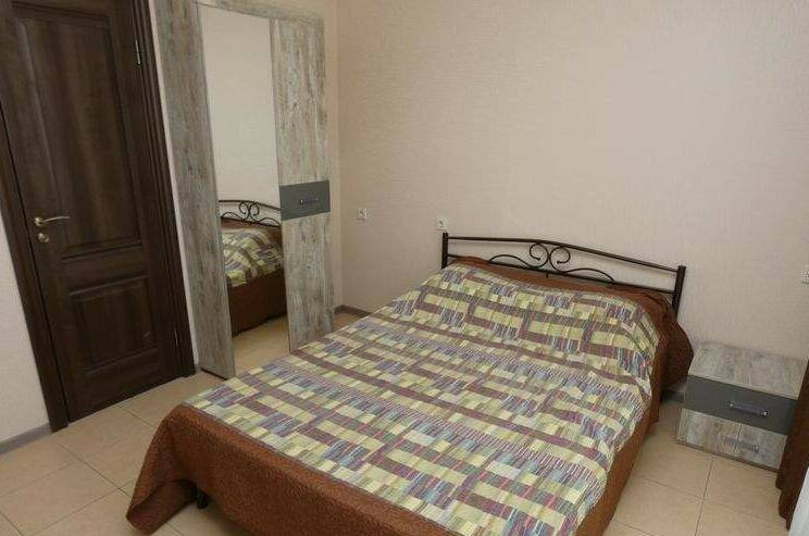 Комфорт с витражным окном