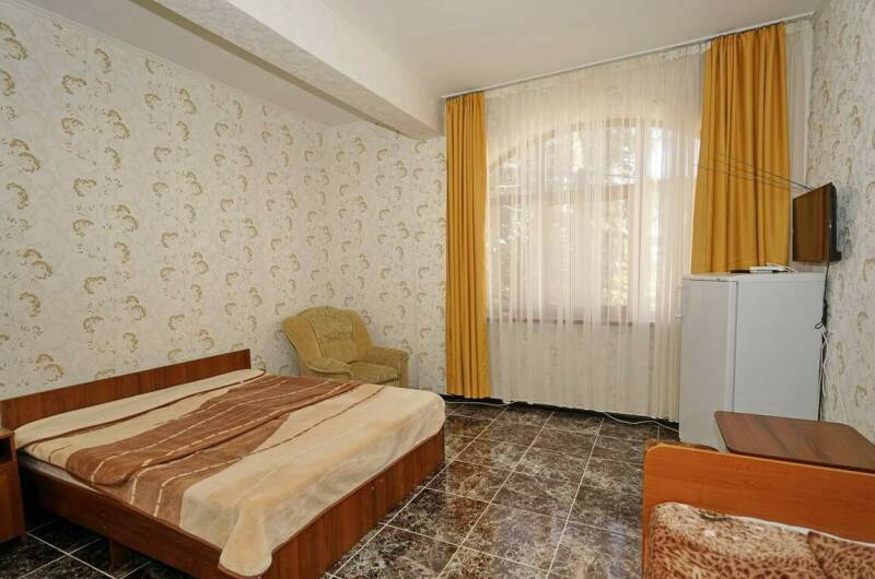 Трехместный стандарт с плитой в номере