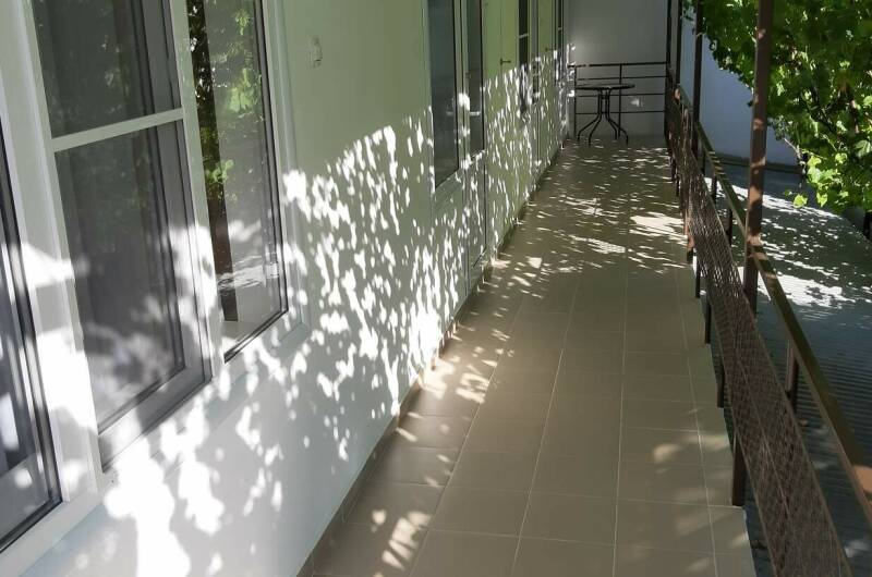 Отдельный этаж с кухней и балконом