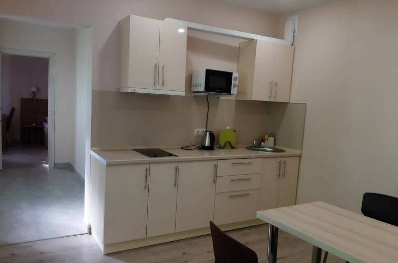 Отдельный этаж с кухней и балконом