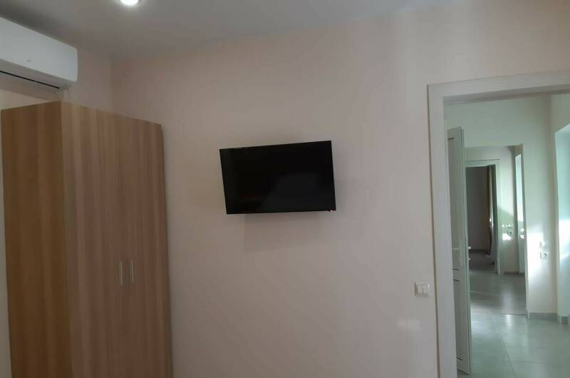 Отдельный этаж с кухней и балконом