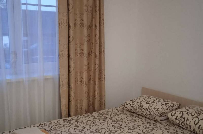 Четырёхместный с двухъярусной кроватью