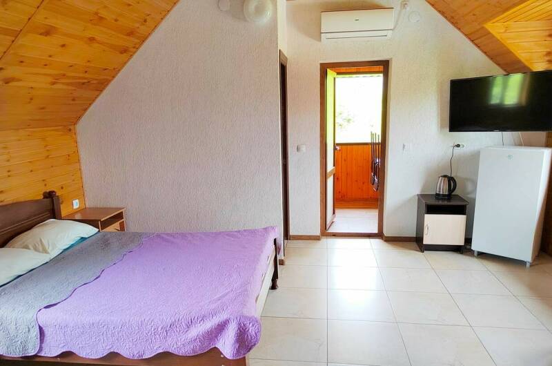 Комната для проживания 3−х человек с доп. местом