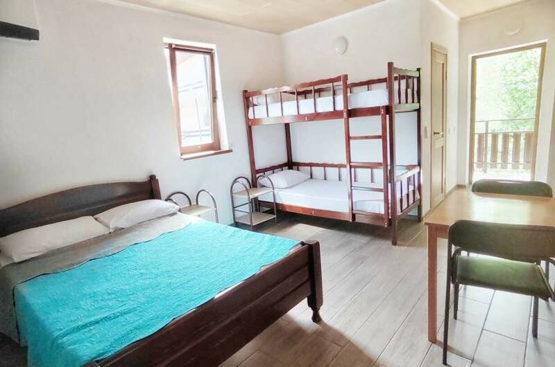 Комната для проживания 4-х человек с балконом