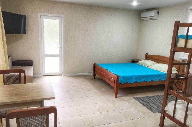 Комната для проживания 4-х человек с верандой