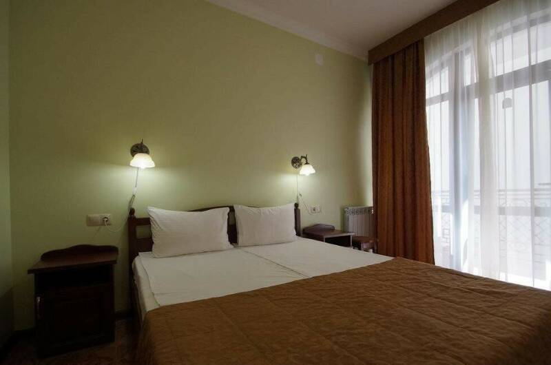 Трехместный номер с балконом