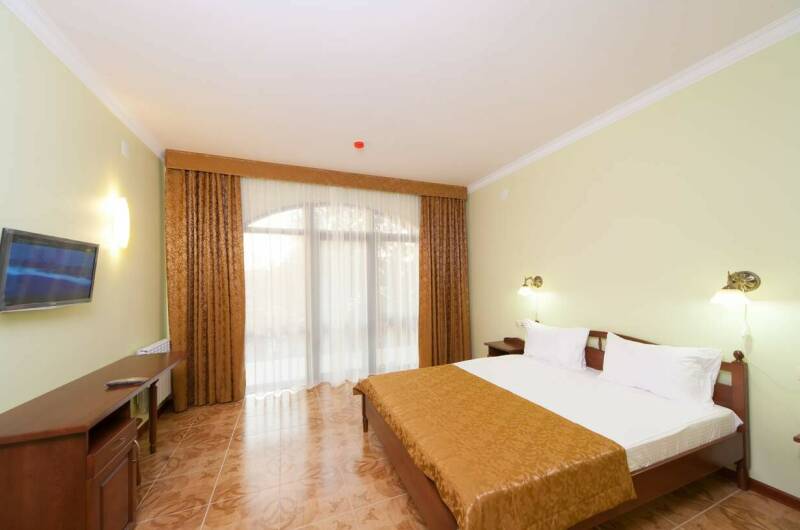 Трехместный номер с балконом