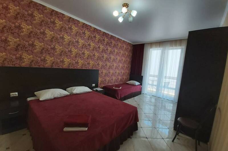 Стандарт 3-х местный с балконом