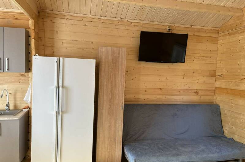 7-местный деревянный домик