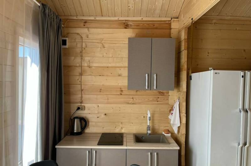 7-местный деревянный домик