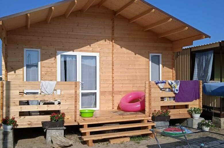 7-местный деревянный домик