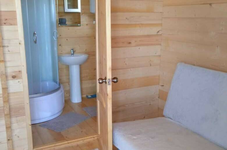 4-х местный деревянный домик