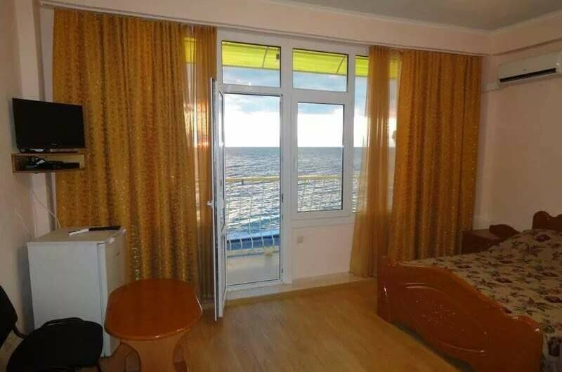 Номер «Люкс» с балконом до 3-х человек