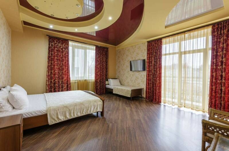 «Люкс» с балконом 3х места+ доп 1 место