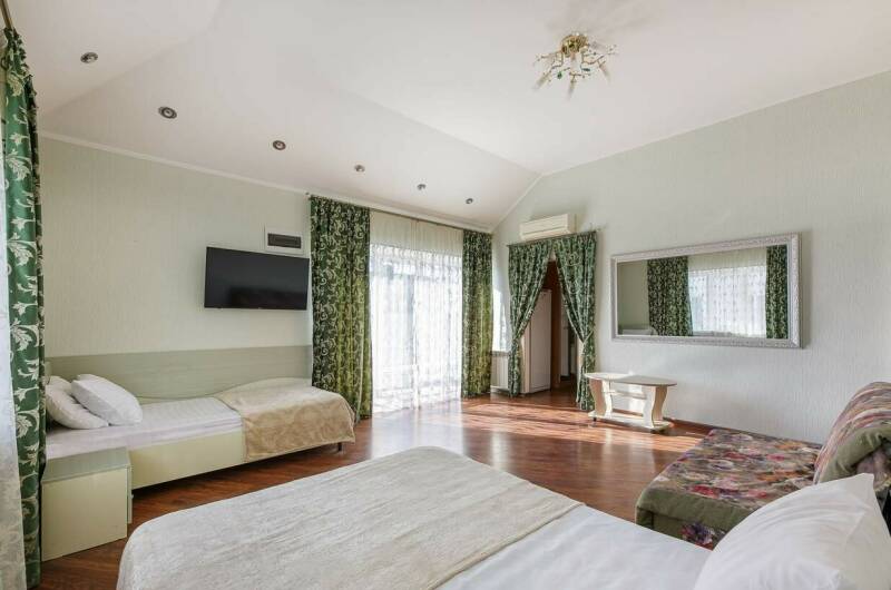 «Люкс» с балконом 3х места+ доп 1 место