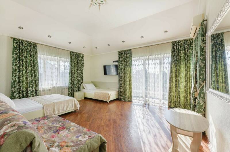 «Люкс» с балконом 3х места+ доп 1 место