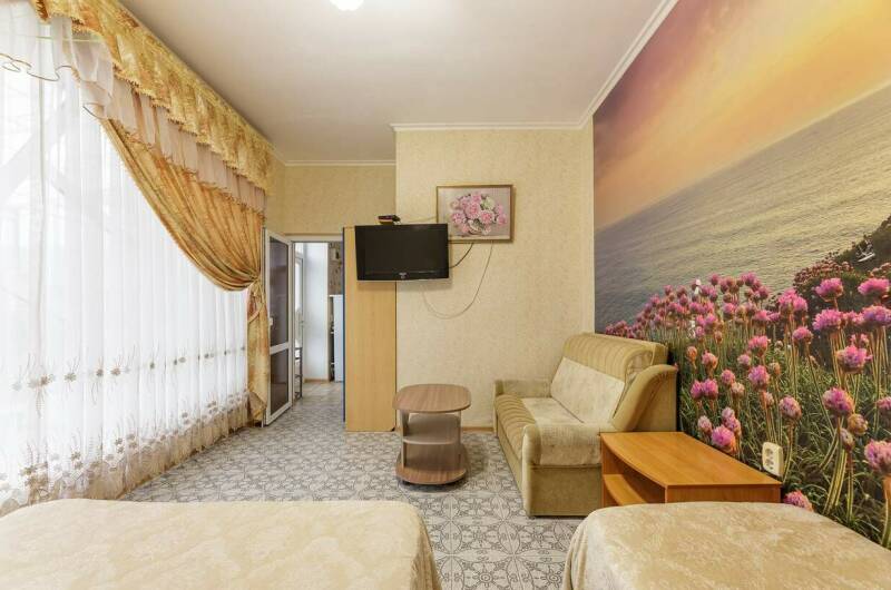 «Люкс» с отдельным входом и своей кухней