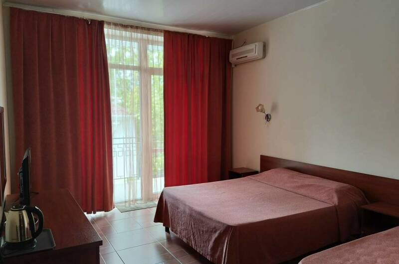 Комната на 2−3 человека с балконом