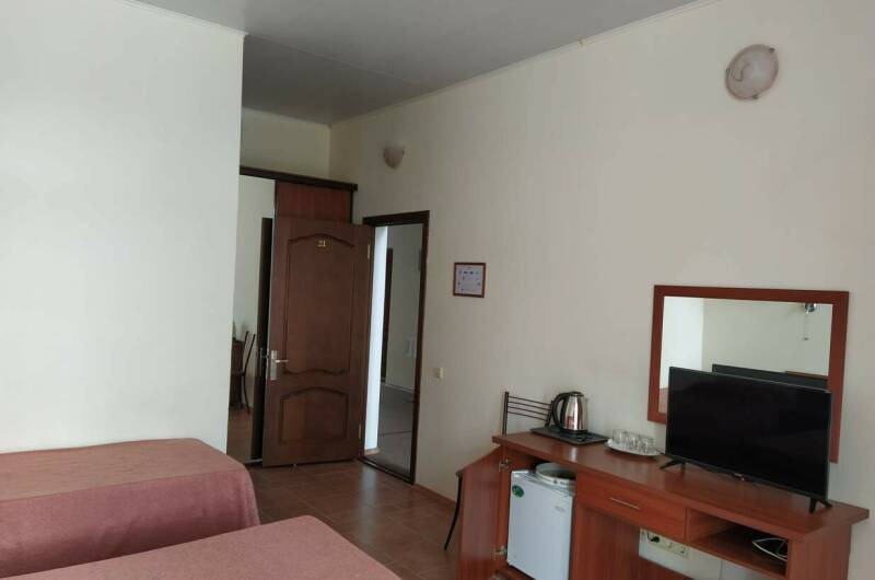 Комната на 2−3 человека с балконом