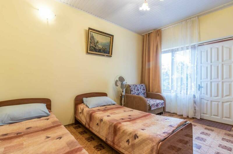 Комната на троих