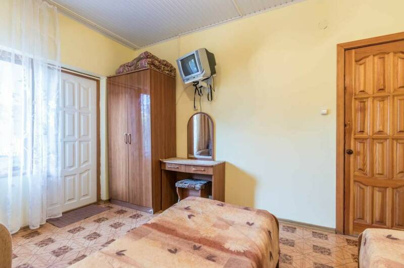 Комната на троих