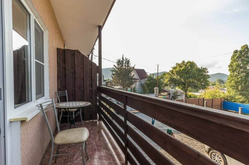 Трехместная комната с балконом