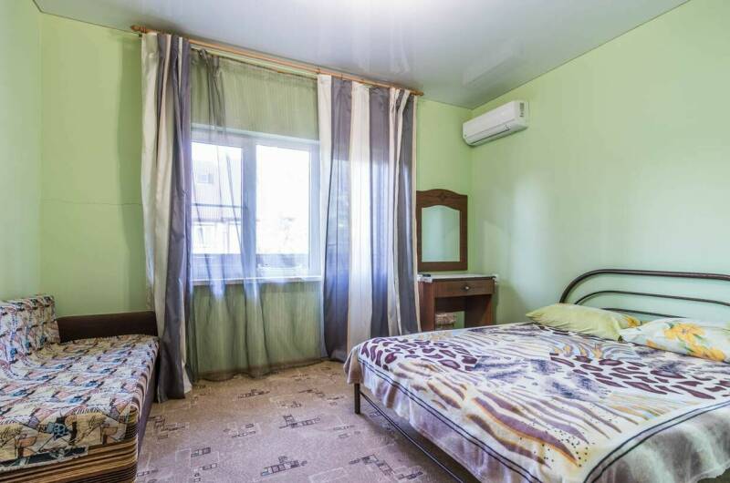 Трехместная комната с балконом