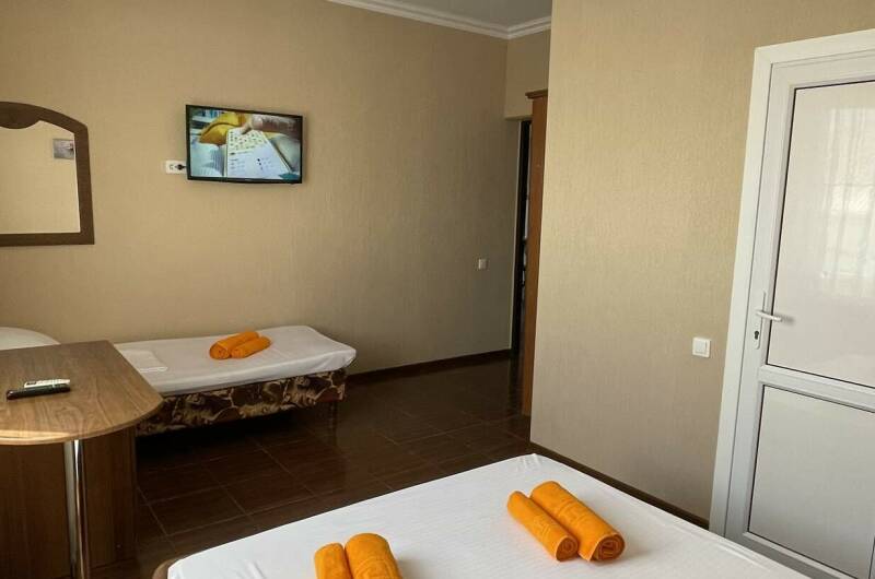 Номер «Трёхместный» № 3, 2-й этаж