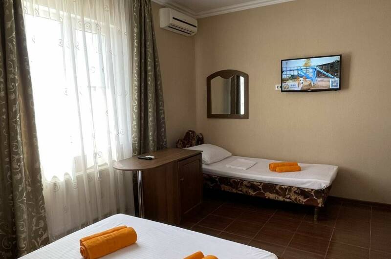 Номер «Трёхместный» № 3, 2-й этаж