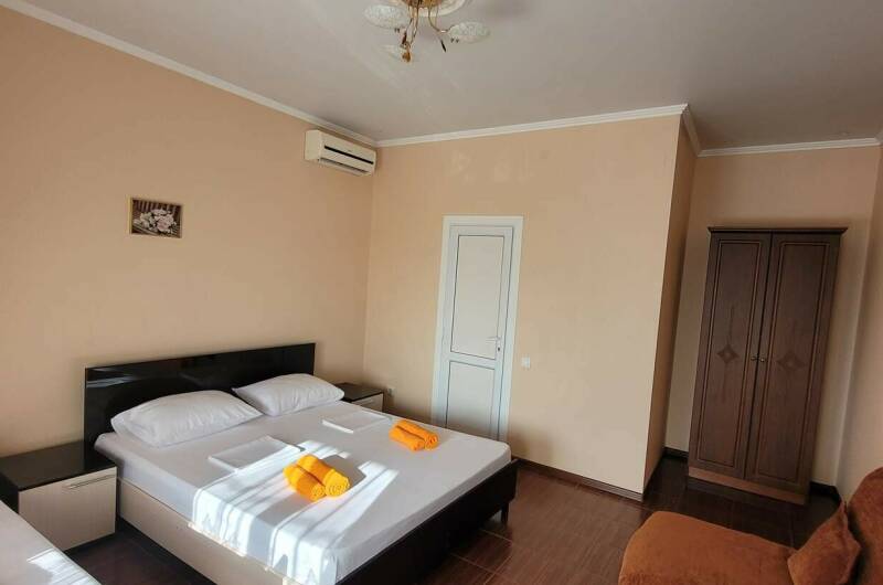 Номер «Трёхместный» № 6, 2-й этаж с балконом