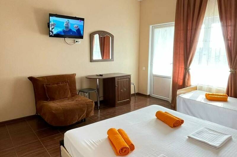 Номер «Трёхместный» № 6, 2-й этаж с балконом