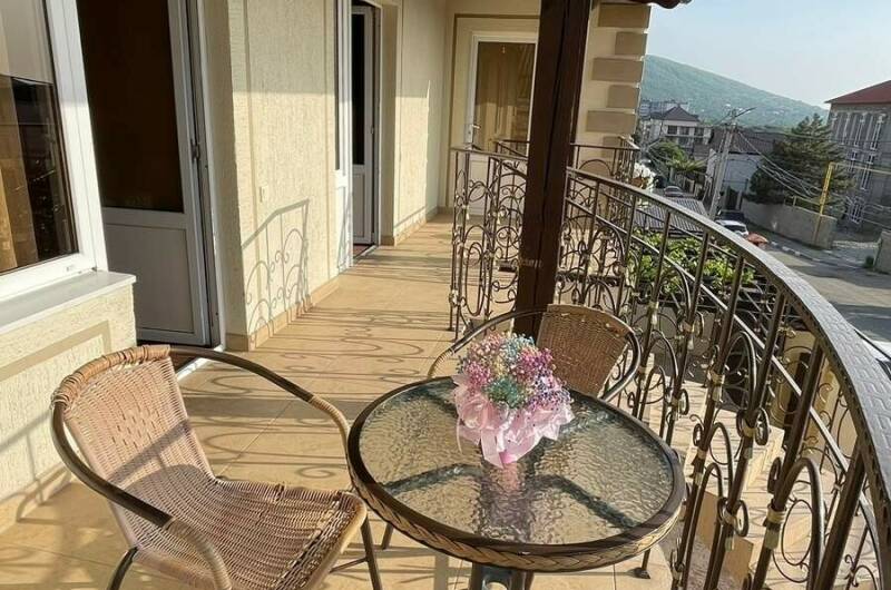 Номер «Трёхместный» № 6, 2-й этаж с балконом