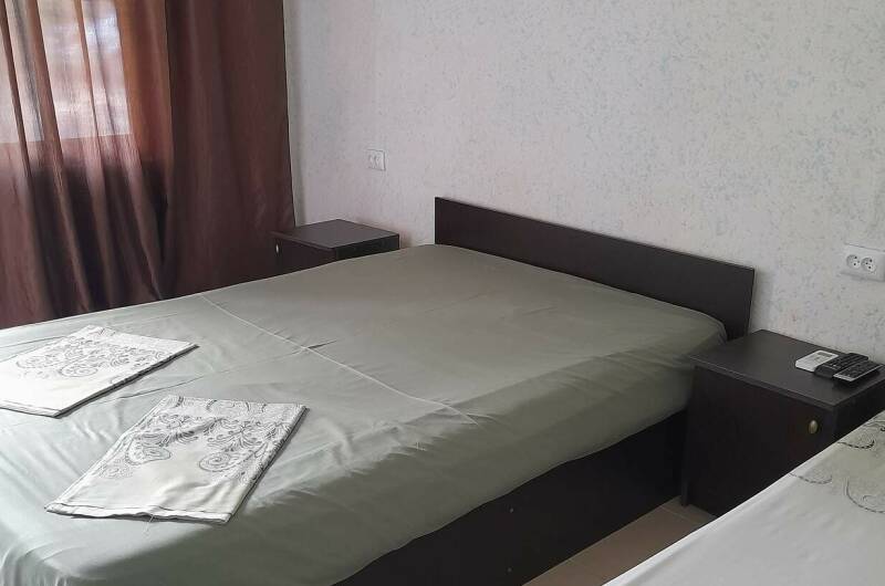 Номер «Стандарт» с санузлом 3х местный