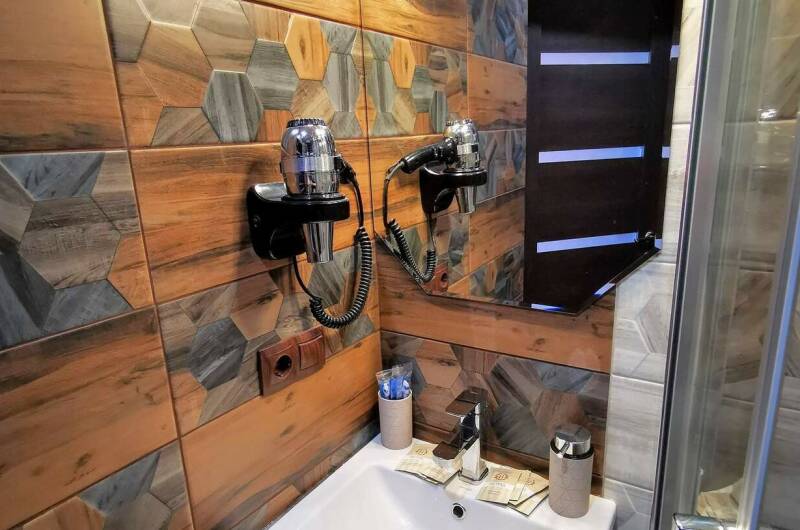 2-х местный «Люкс» с ванной комнатой (3)