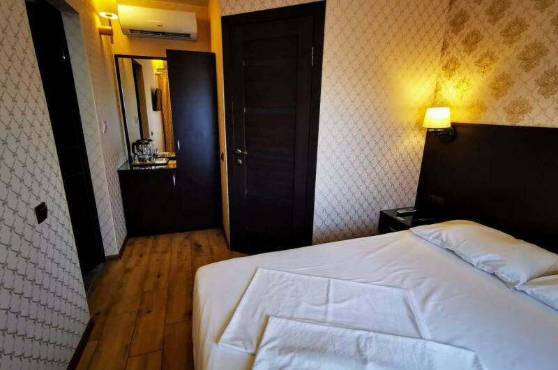 2-х местный «Люкс» с ванной комнатой (4)