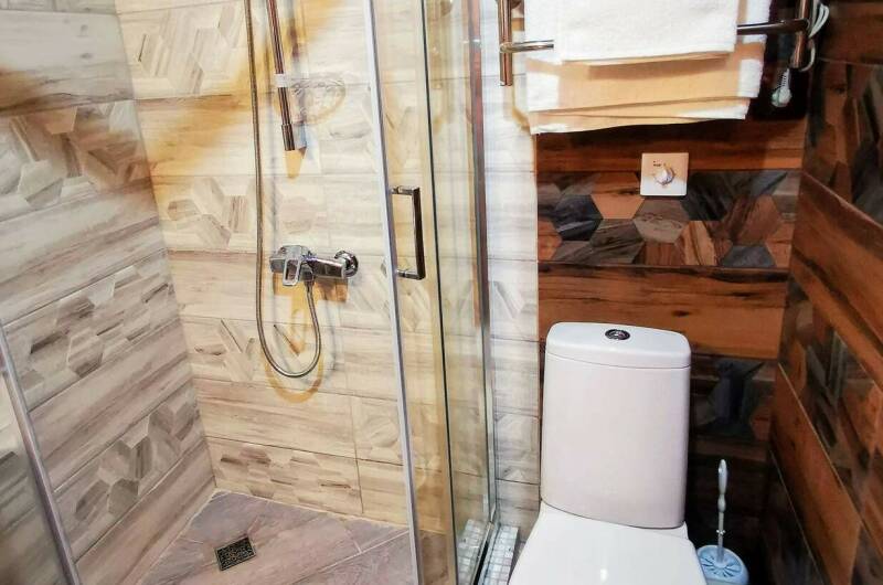 2-х местный «Люкс» с ванной комнатой (4)