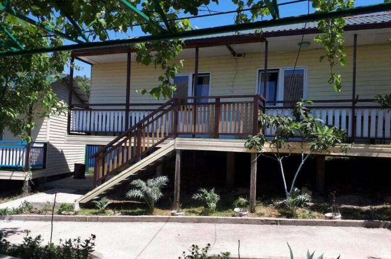 «Бунгало» с видом на сад