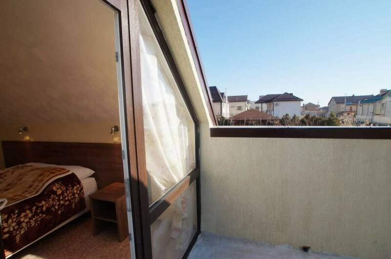 Двухуровневые апартаменты с кухней в коттедже